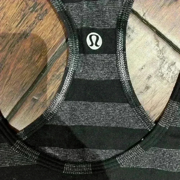 Lululemon racer back size  8 - Picture 4 of 4